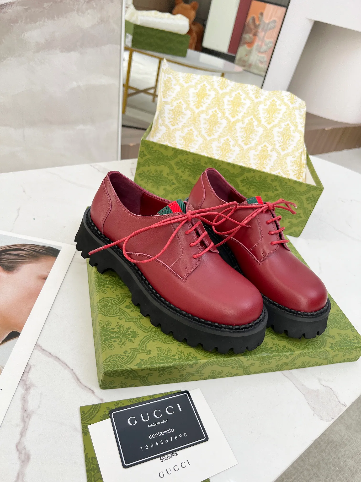 👟👟Ex-factory price 500👟👟 New arrival! 2024 latest version of GUCCI versatile strappy loafers, heel height: 5cm, fabric: first layer cowhide/open edge beads, lining/foot pads: sheepskin lining.  The outsole is made of foam outsole. Color: black/ancora red. Size: 35-41